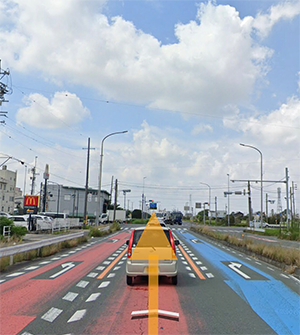 青山総合病院、マクドナルド近くの宮下の交差点を西に向かって下さい（小坂井バイパス方面）